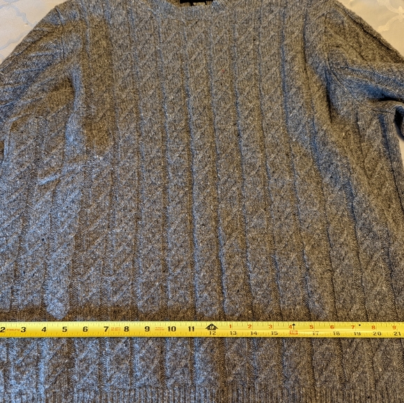 Vintage, Eddie Bauer, classic crew neck cable knit sweater. 100% lambs wool. - Picture 6 of 6